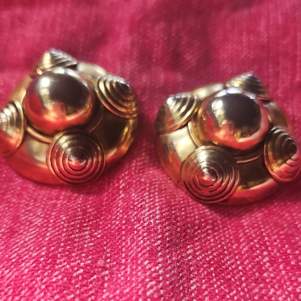 Elegant Gold-Tone Women's Earrings